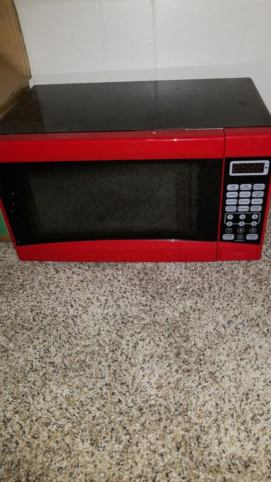 700 watt Microwave