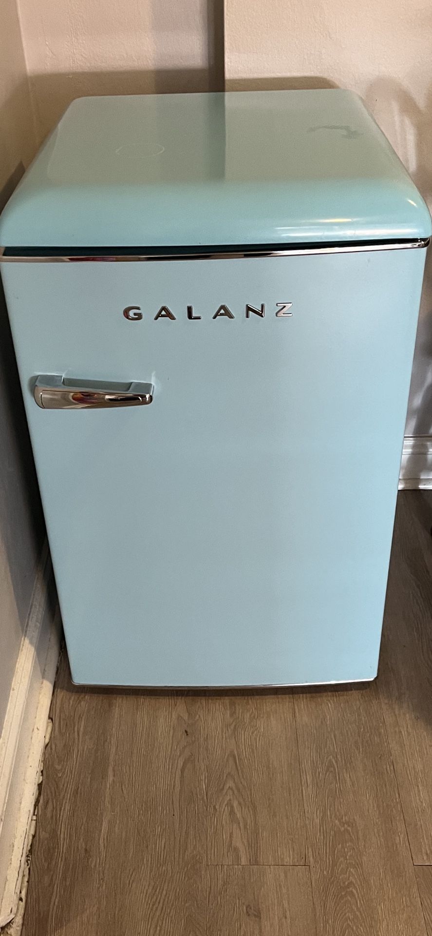 Galanz Retro Compact Refrigerator, Mini Fridge