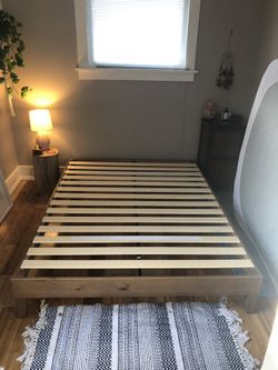 Wood Platform Bed frame - Zinus - Queen Size