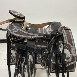 Montura Charra Bordada Con Cantinas Cuadradas