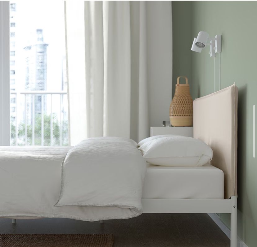 Beautiful Queen Bed frame And Mattress 