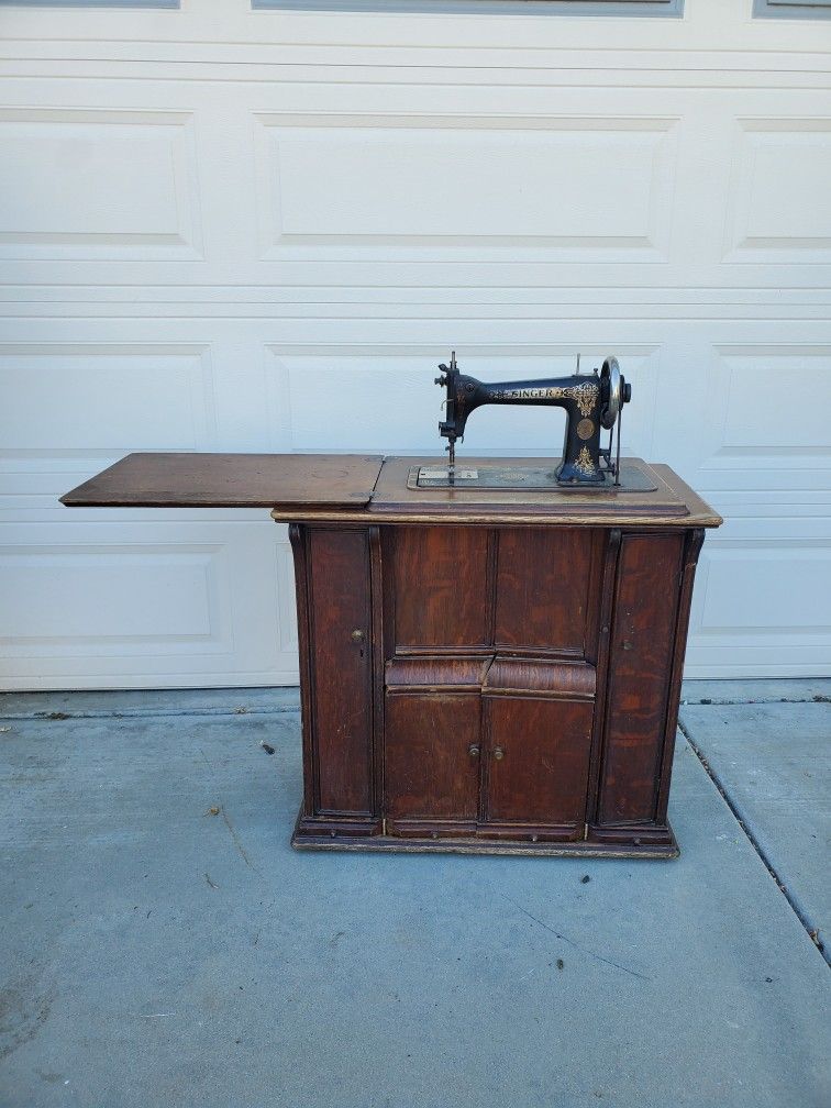 1911 Antique Singer 9w Treadle Sewing Machine