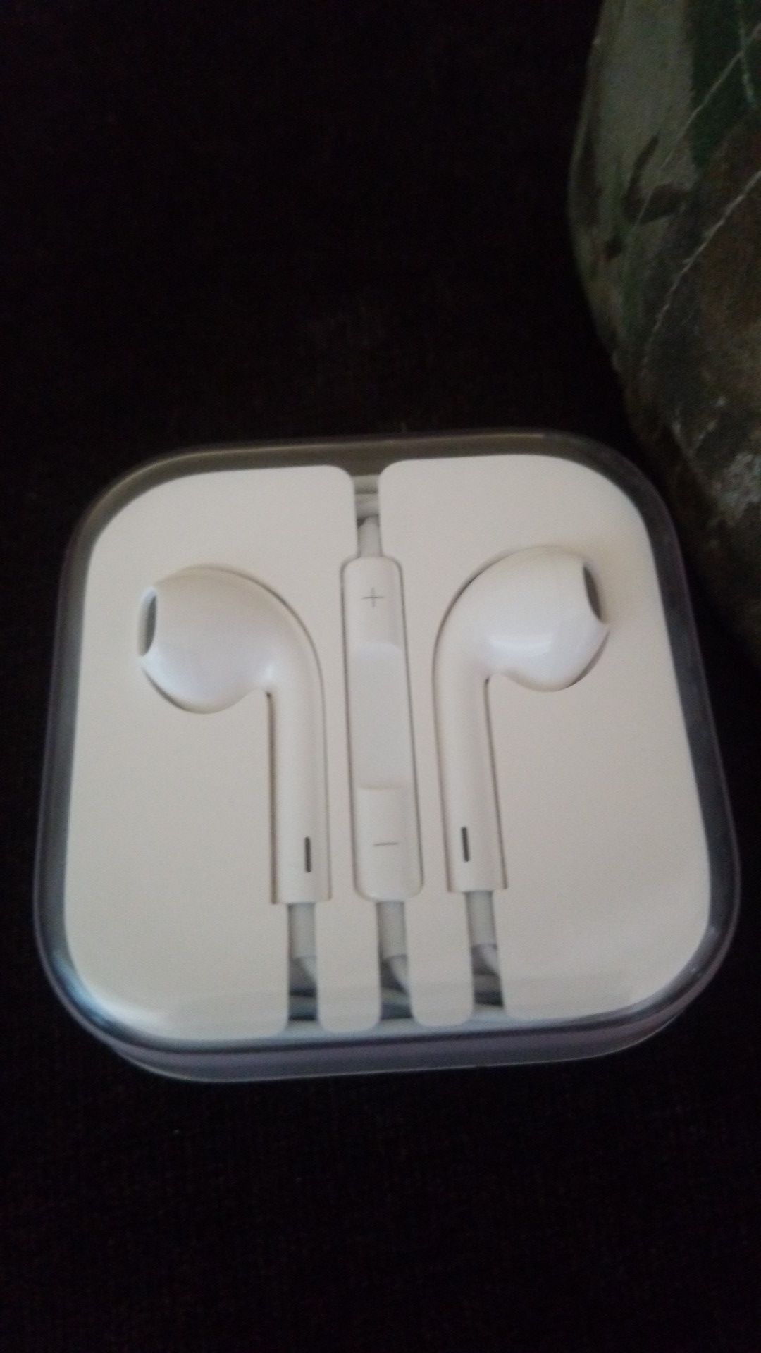 Apple ear phones