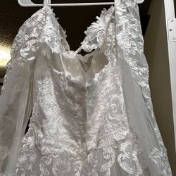 Size 12 Wedding Dress Never Worn 800$ OBO 