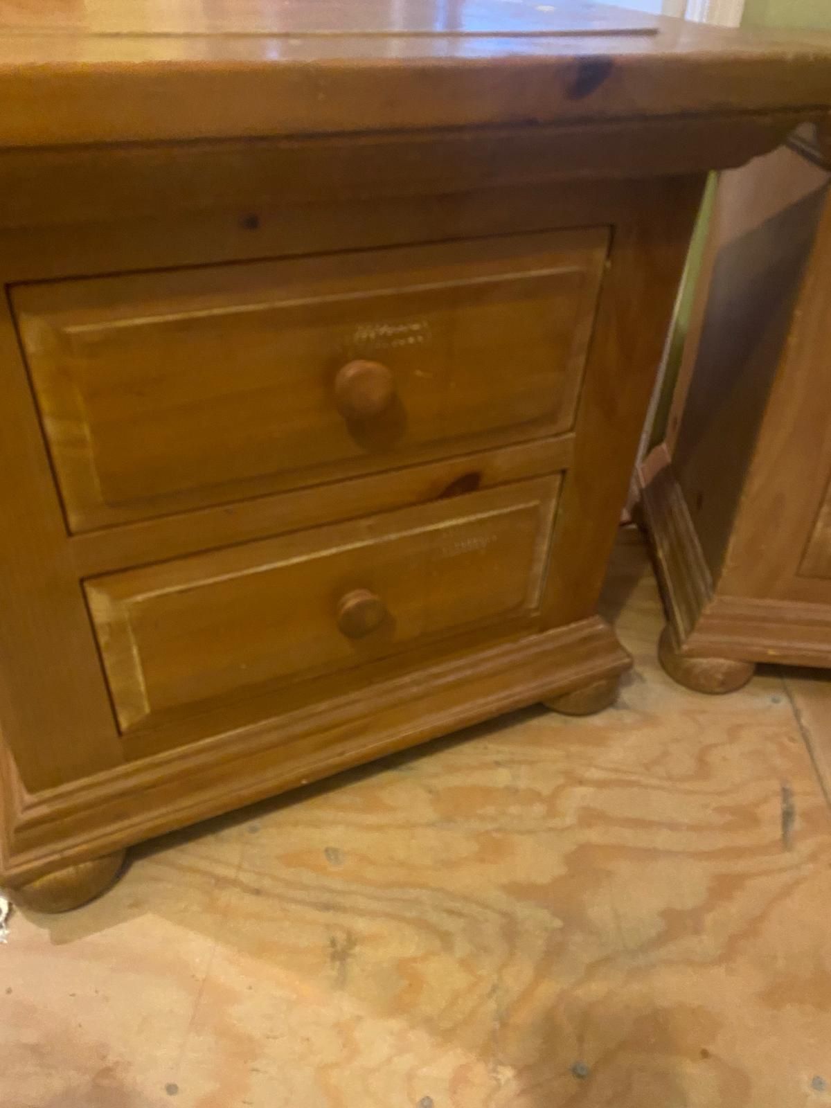2x Wood Bed Stand