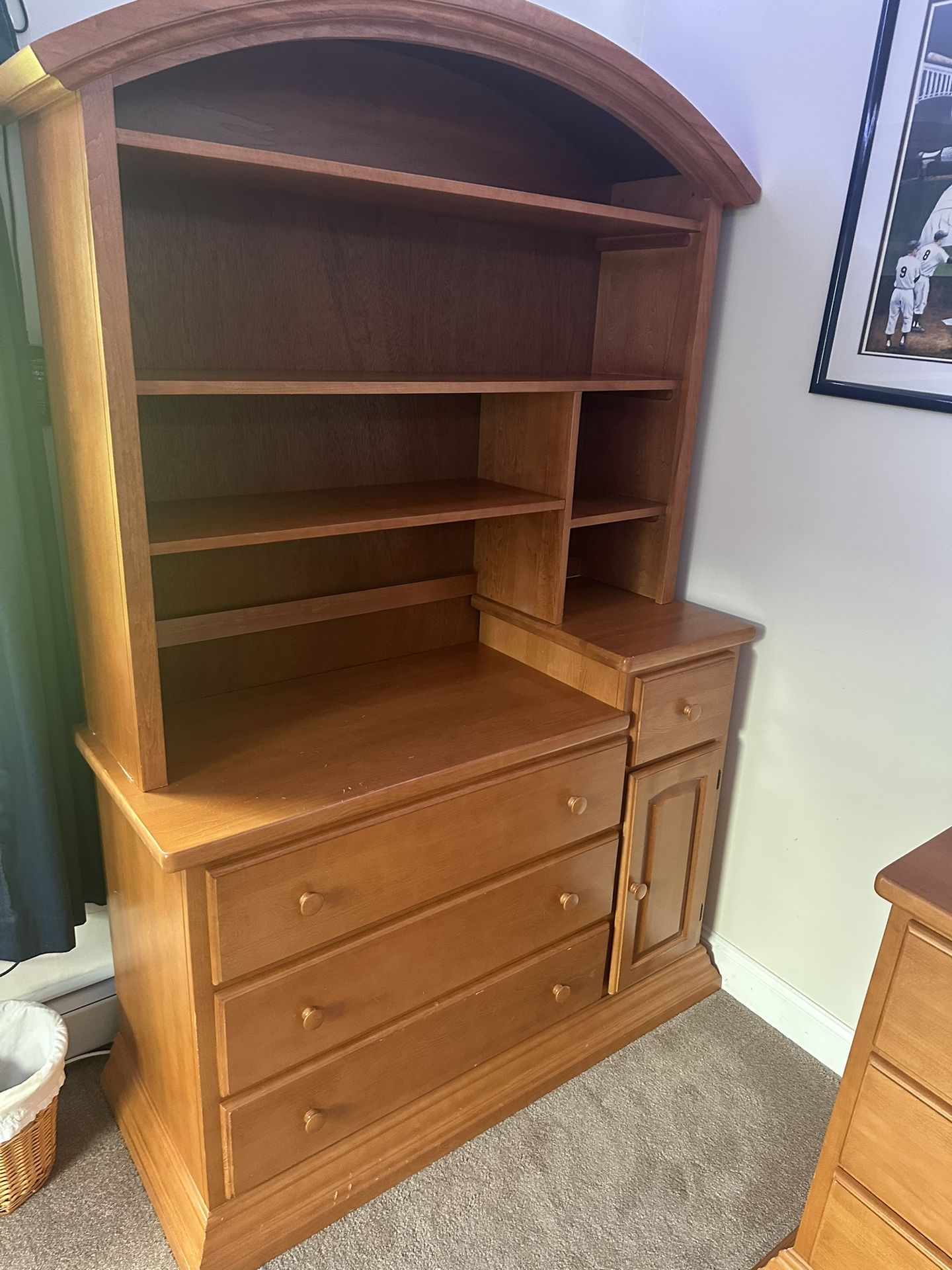 Dresser set -Solid Wood. Give Away Price! Yes Available 
