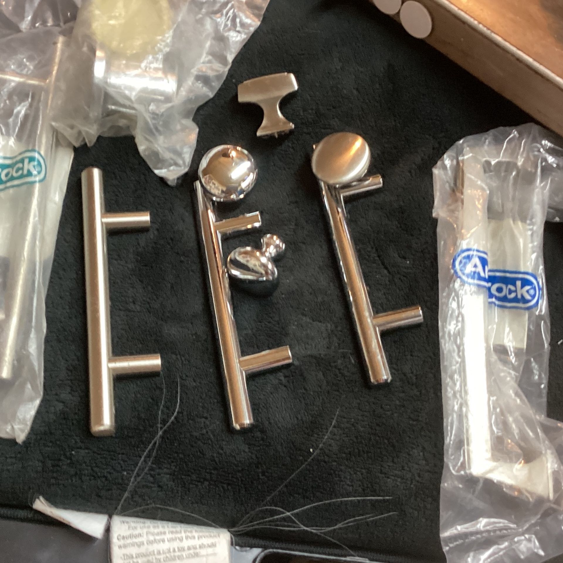 Cabinet Hardware , Drawer Pulls, Handles.