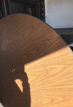 Round table 60”