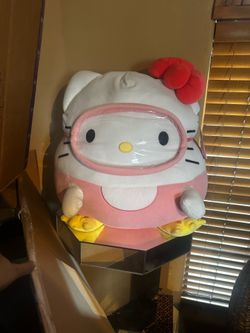 NWT Jumbo Hello Kitty Squishmellow Stuffed Animal Plushy