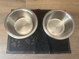 Pet bowls + mat