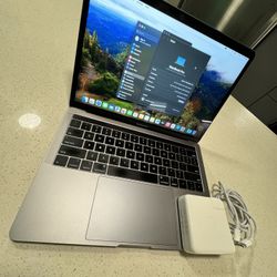 MacBook Pro 2019 Touchbar (13inch) i5 8gb RAM 250gb SSD Four Thunderbolt 3 Port