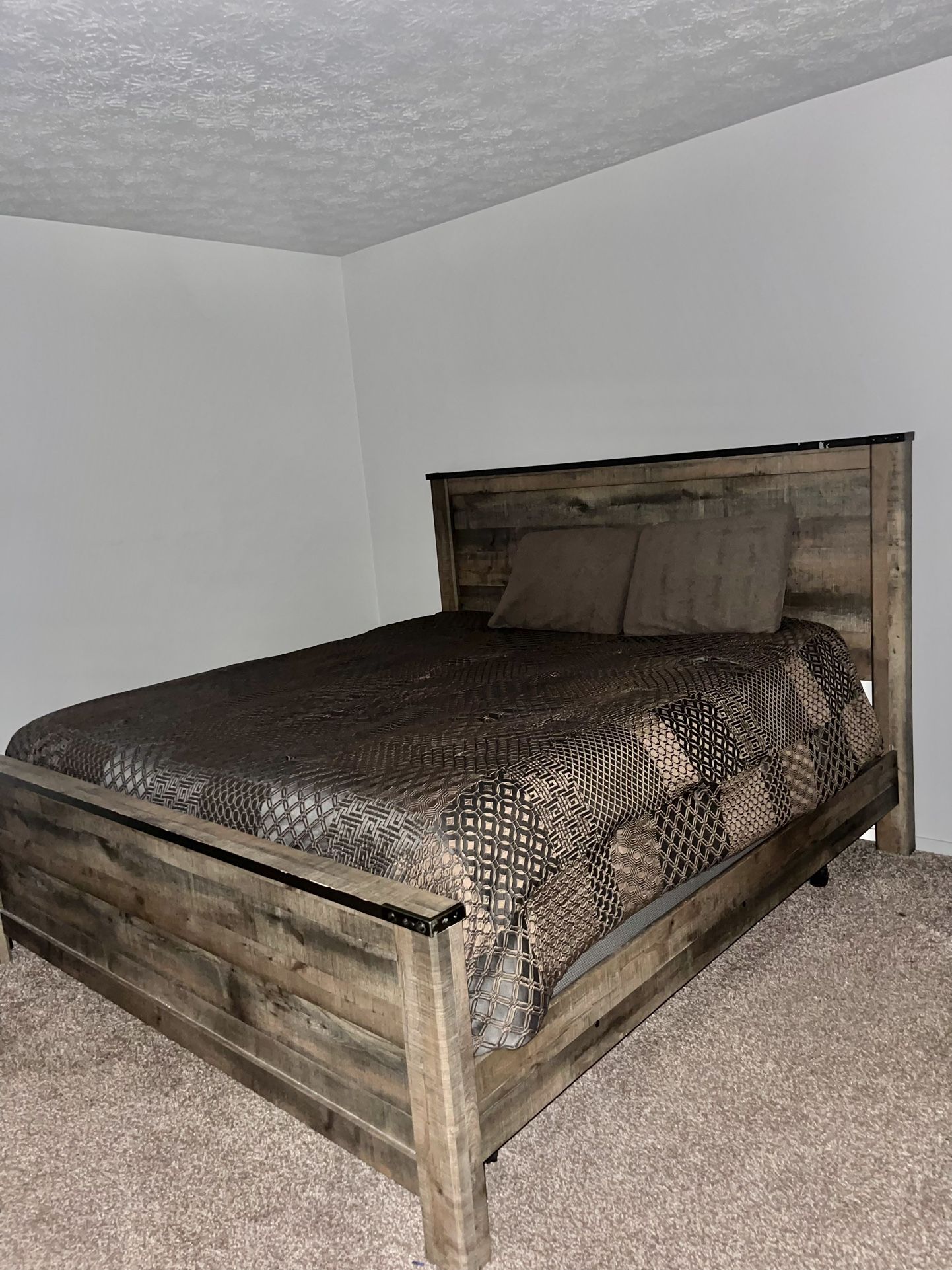 HUGE SAVINGS! KING Rustic Bed! $600+ Bed Discount! 