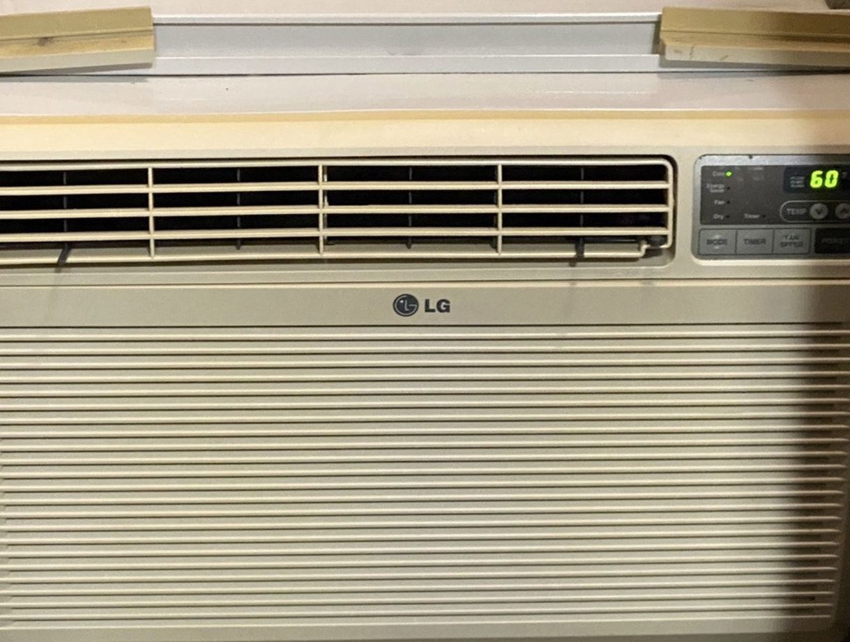 LG Window Air Conditioner AC with Remote 18,000 Btu 230v