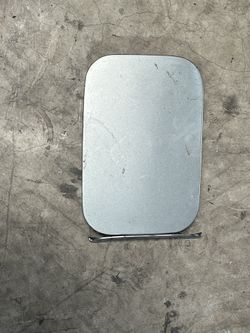 03 06 G35 Gas Tank Door
