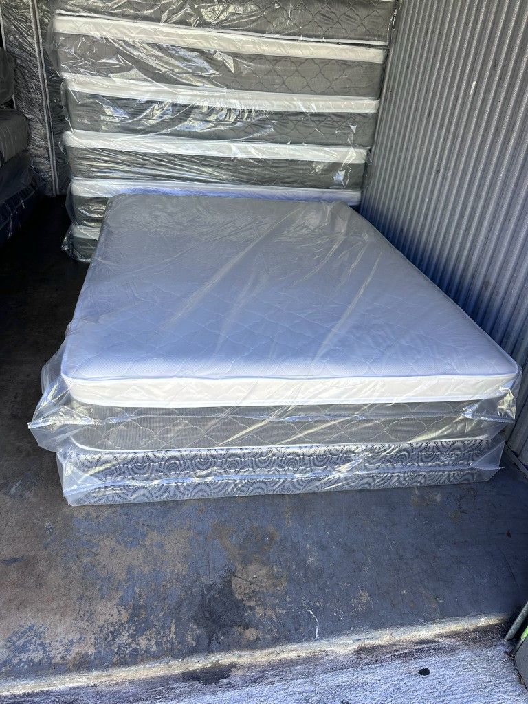 NEW QUEEN PILLOW MATTRESS AND BOX SPR+ING 2pcs