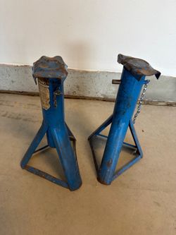 Jack stands