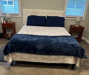 COMPLETE QUEEN (Bob-O-Pedic)BED SETUP — $249