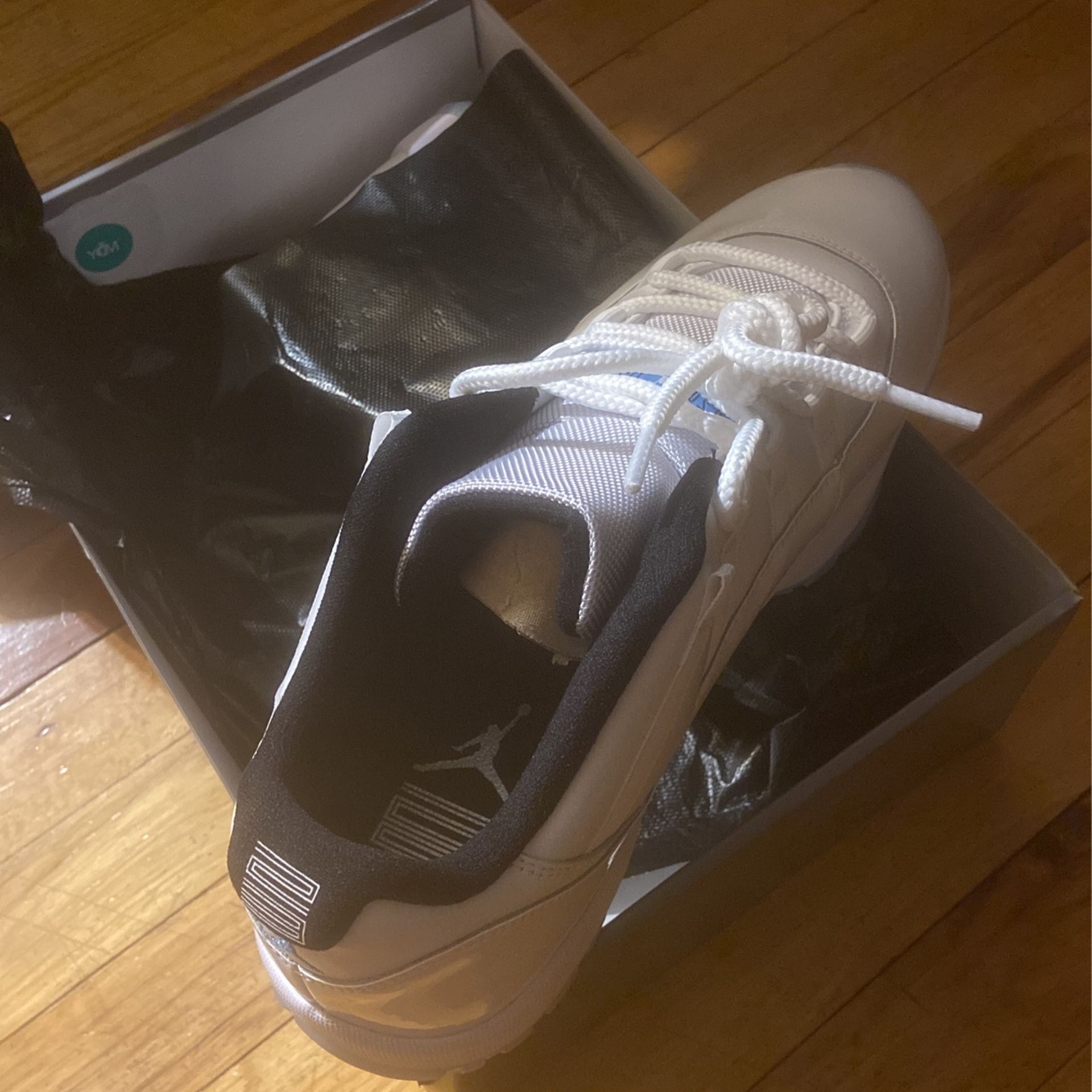 Jordan 11 Low Legend Blue Size 11