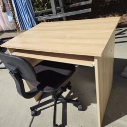 Desk With Chair 