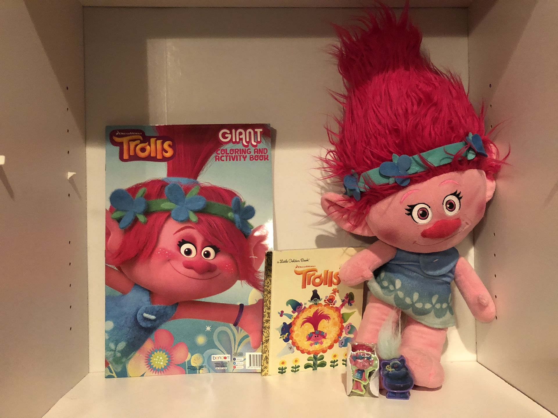 Huge Trolls toy, plush , figurines and books lot sale !! Poppy !