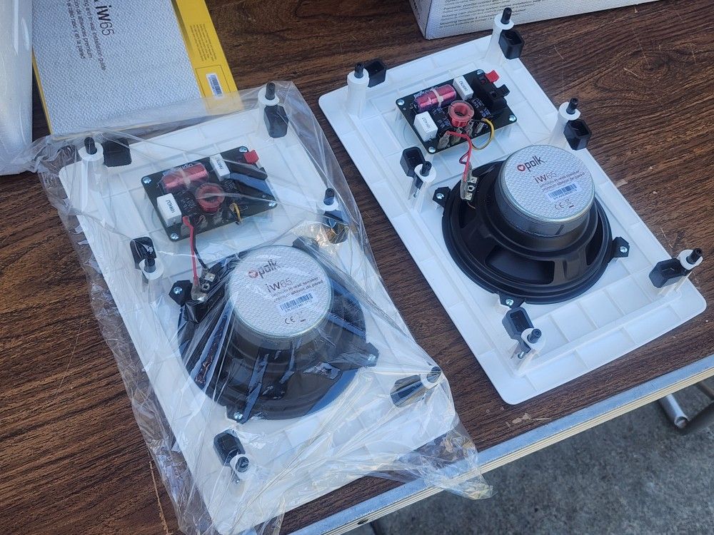 Polk audio Home Stereo Wall Speakers NEW