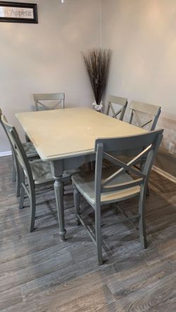 Wood dining table 6 seats