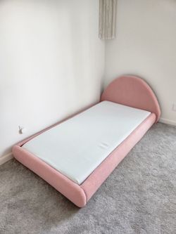 Pink Twin Platform Bed (BRAND NEW)