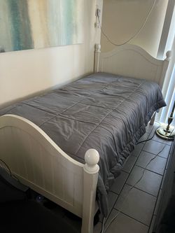 Twin size bed