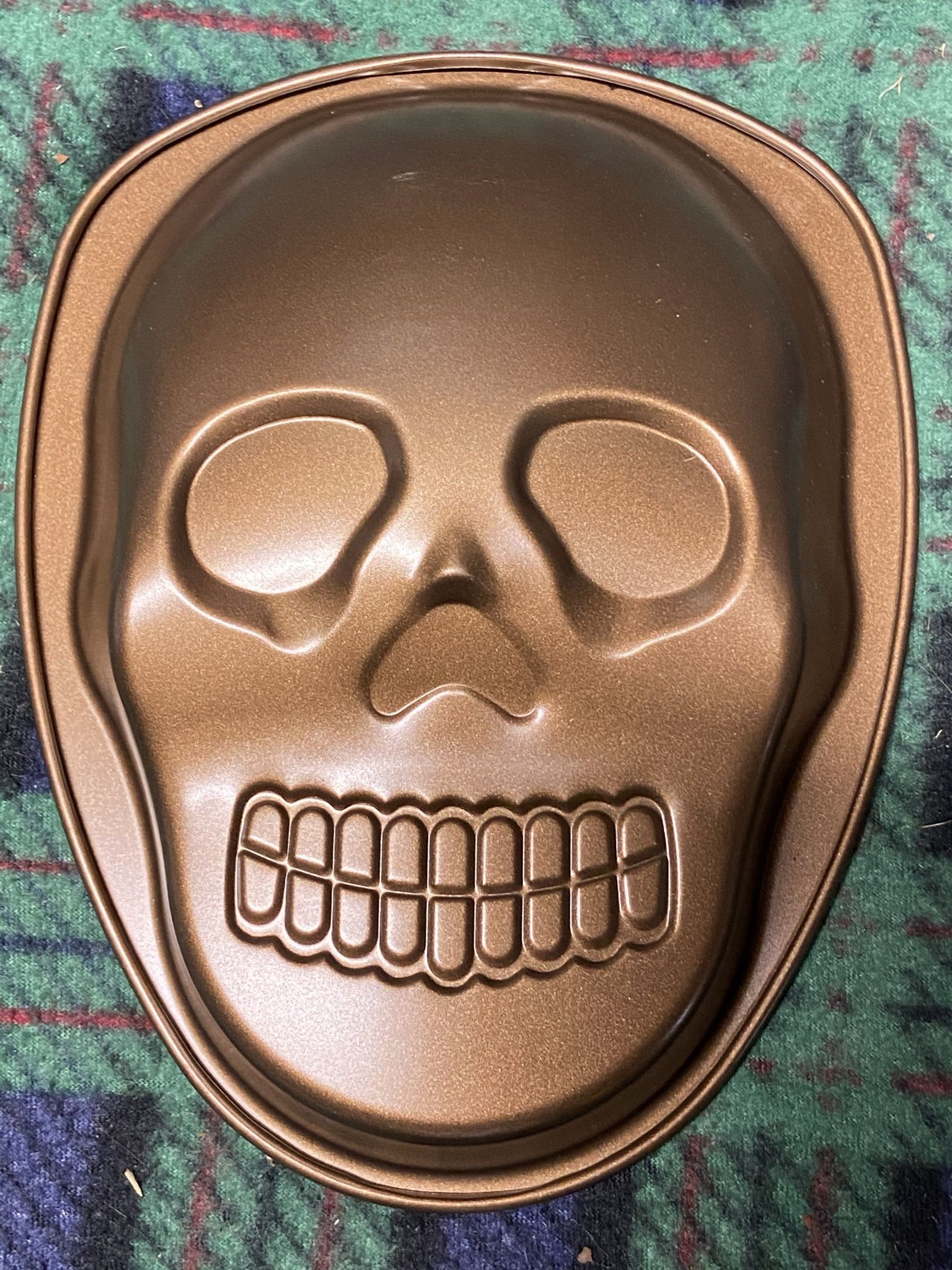 Skull cake or jelly mold