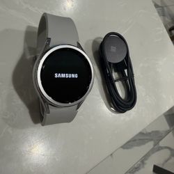 Samsung - Galaxy Watch 6 Classic Stainless Steel Smartwatch 43mm Bluetooth