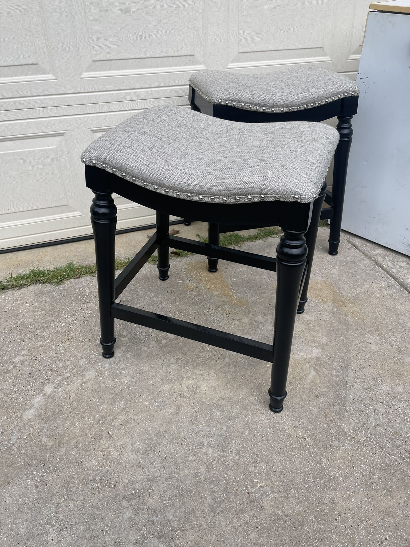 2 Small Stools Like New Conditions 