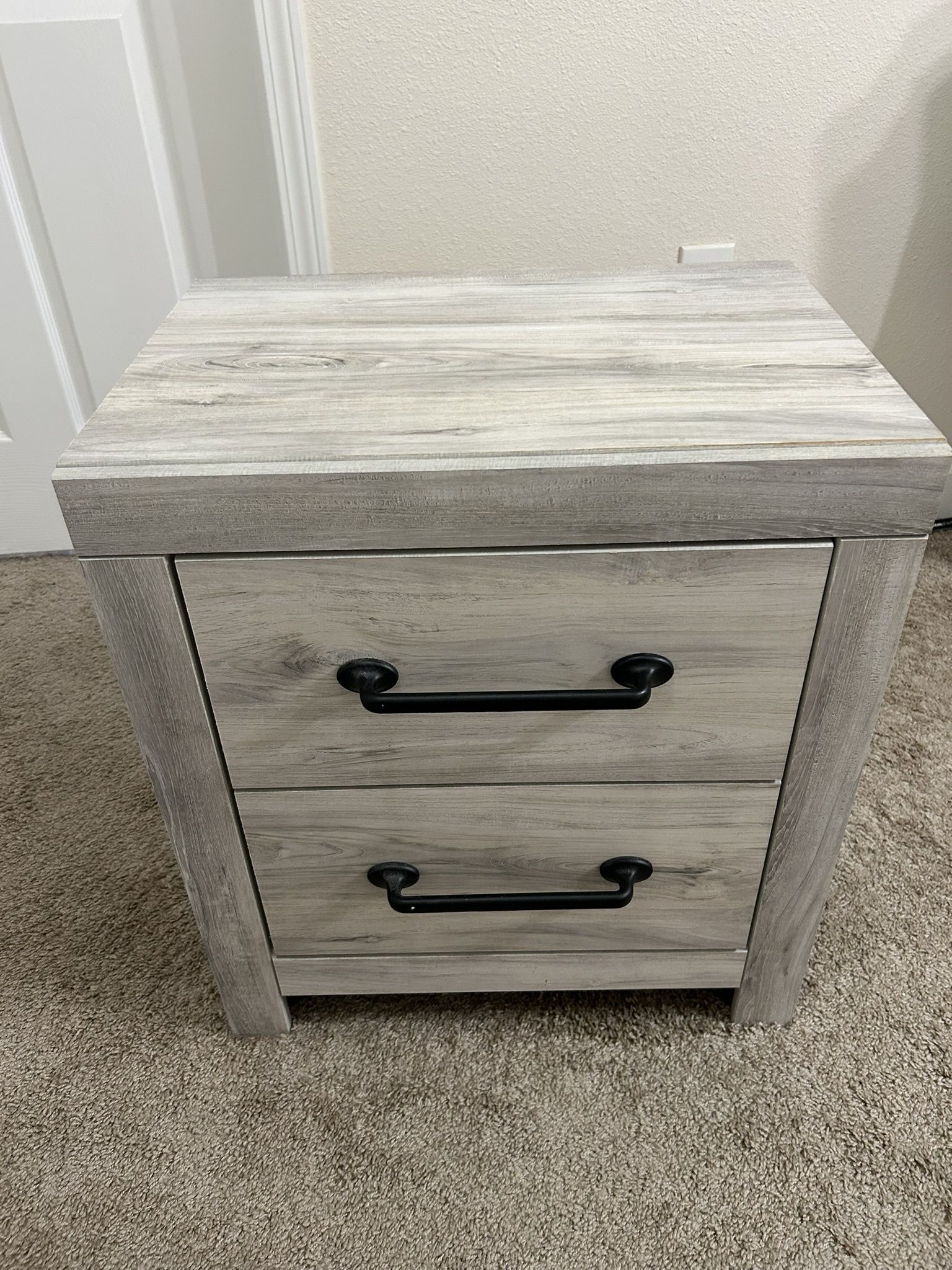 Bronyan 22” 2 Drawer Nightstands