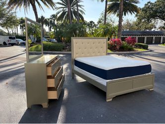 Beautiful Bedroom Set Queen Size Solid Wood Golden Color In Great Condition by Malaysia Furniture