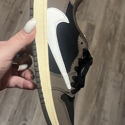 Travis Scott Jordan 1