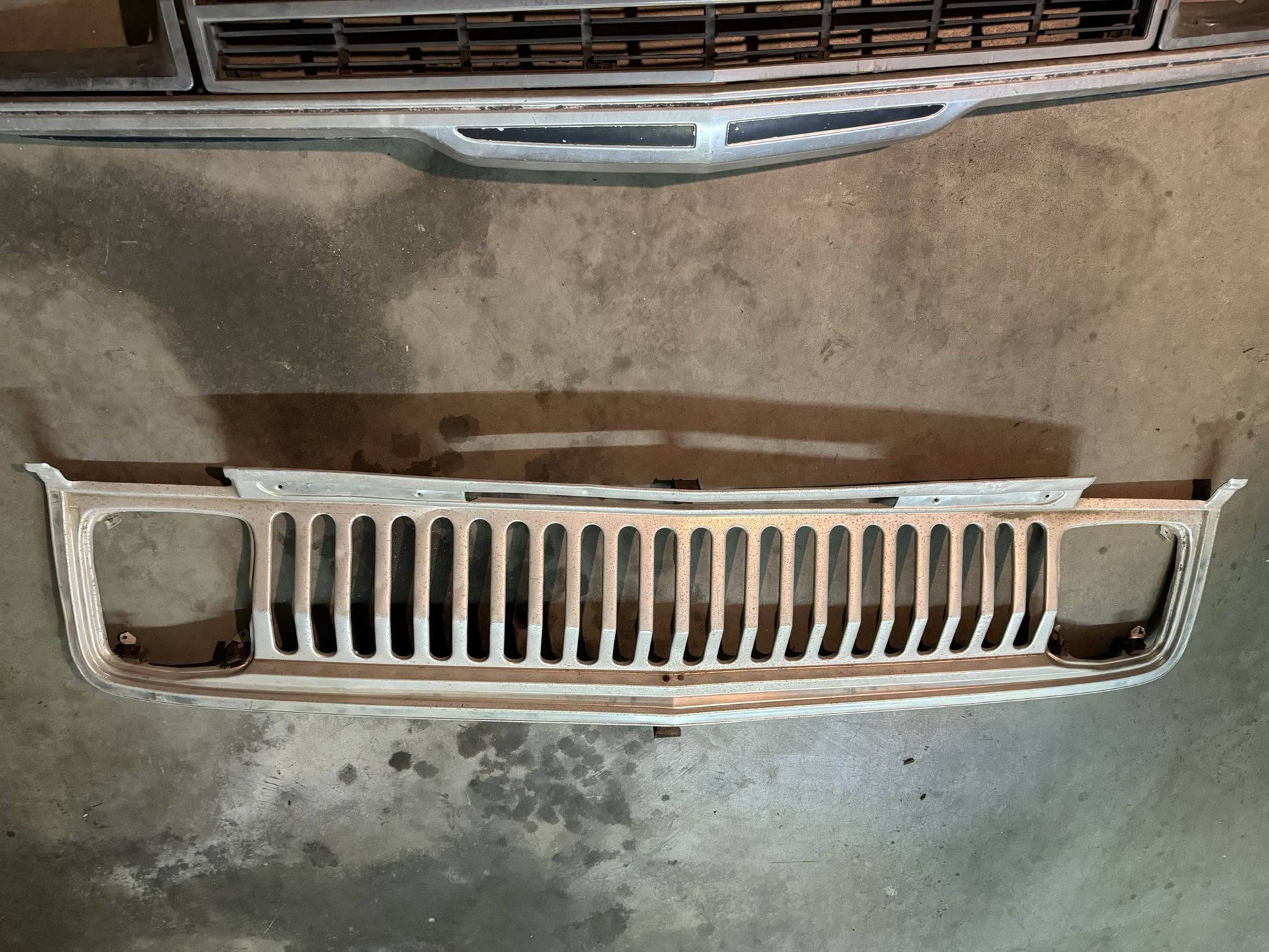 Jeep Cherokee Chief 1978 Grille