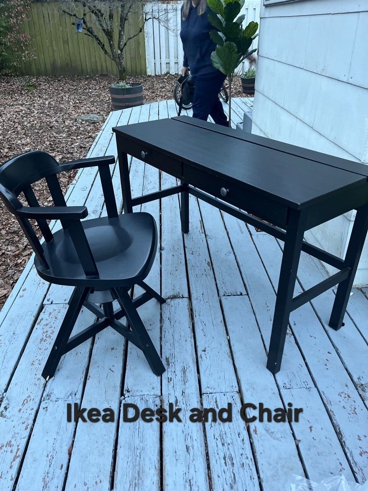 Newer Ikea Desk and chair set in black 