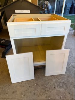 Bottom kitchen cabinet