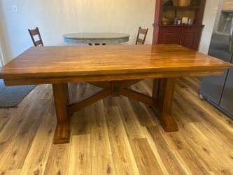 Table w/2 benches