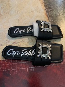 new low sandals different sizes 7.5 8. And 9, 8.5,10,6.5
