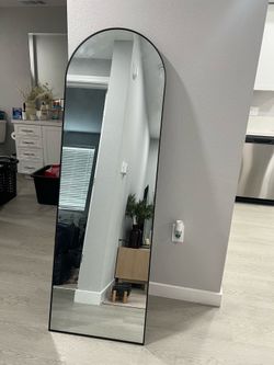 Stand alone mirror