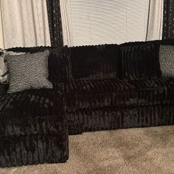 2-PC Midnight Sectional. 🚚WE DELIVER🚚