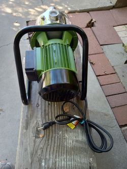 Portable PUMP for rain water barrels
