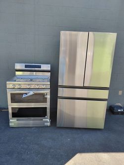 Un Combo De Un Refrijerador 4 Puertas Una Estufa De Gas 5 Quemadores Doble Horno Tres Meses De Garantia Se Wlleva El MismoDia