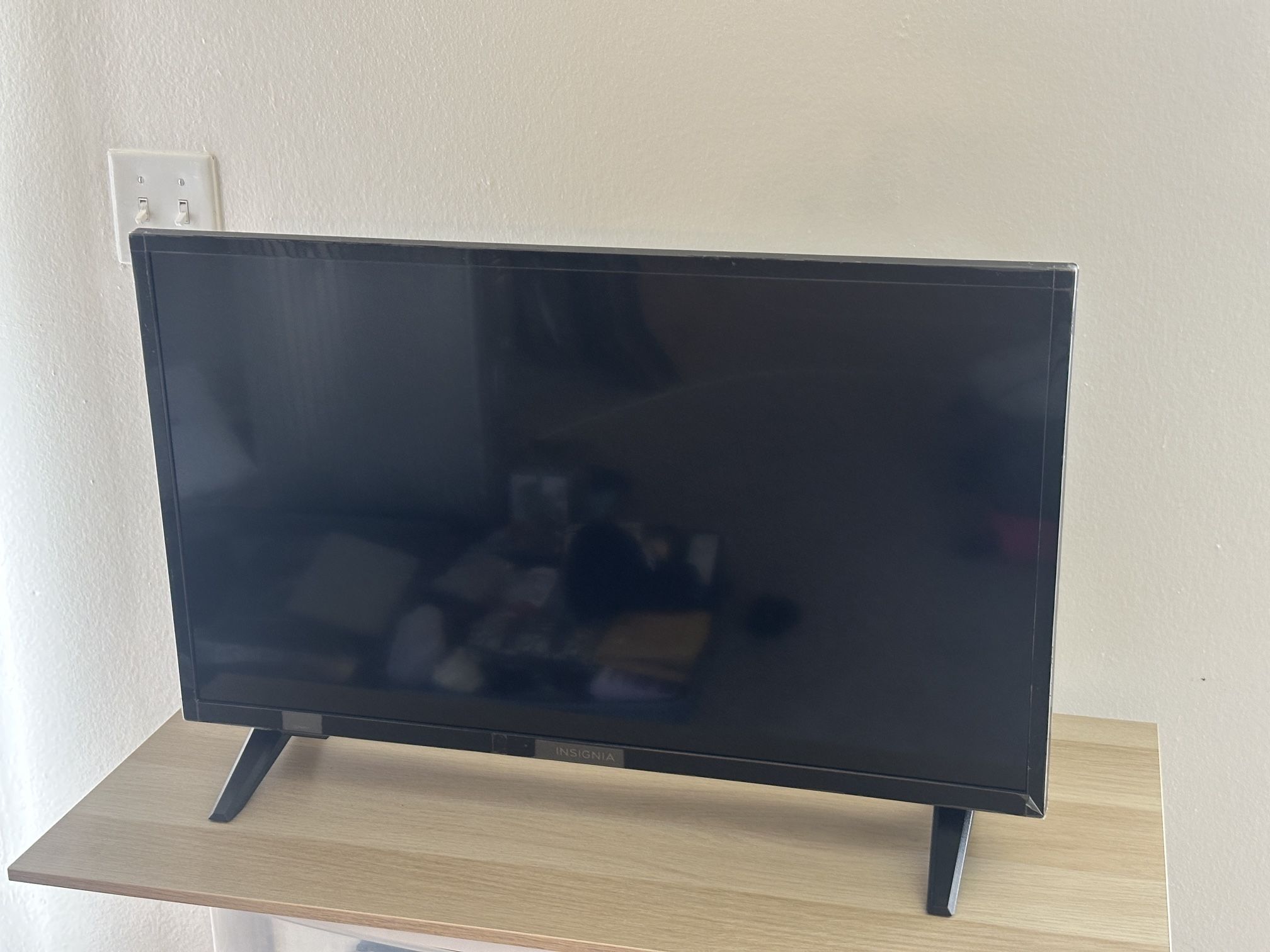 Insignia 32" HD Smart Fire TV (NS-32F201NA23) w/ Remote & Guide