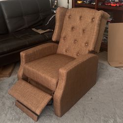 Reclinable Chair 
