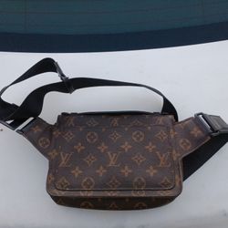  Louis Vuitton S Lock Sling Bag