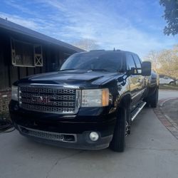 2011 GMC 3500 Denali Dually 