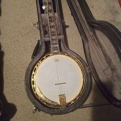Washburn B-17 Five String Banjo With Case