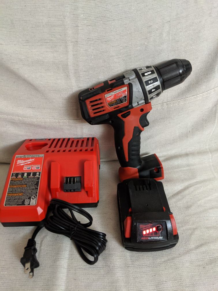 MILWAUKEE 2 SPEED DRILL WITH 1.5 AMP HOUR BATTERY AND CHARGER