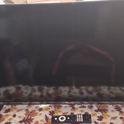32 INCH SMART TV NEW 4 MONTHS OLD WITH REMOTE FIRST $50 TAKES IT!  BONNEY LAKE 98391